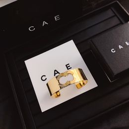 Bracelet à canal ouvert Gold Bilan de luxe plaqué Designer Boutique en acier inoxydable Bracelet Classic Design Famille Famille Famille Amour Gift Gift Wholesale