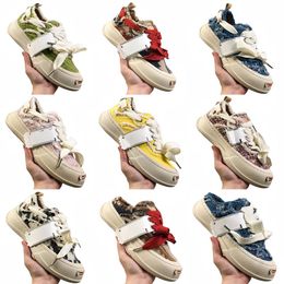 Chaussures de basket-ball à sourire ouvert chaussures de créateurs classiques pour femmes nouvelles baskets basses chaussures de plate-forme tissées grossières chaussures de toile en denim de mode chaussures de skate antidérapantes de couleur assortie