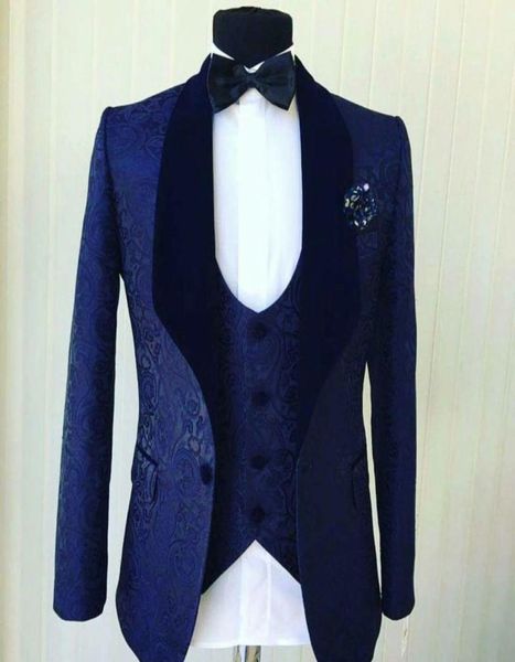 Opular Navy Blue Jacquard Men Boda de boda Tuxedos Velvet Shawl Lapel Groom Tuxedos Men Cena Darty Vestido de 3 piezas Suitjacketpantsti1892435