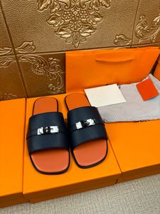 Oran Izmir Chypre Sandale Luxury Designer en cuir Sandales Sandals Summer Fashion Beach Men Slippers Letter Tlide Flip Flip Flops Slipper Taille 38-46 Monde