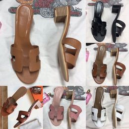 Nuevas sandalias de tacón grueso Oram para mujer, zapatillas de cuero de diseñador de lujo, zapatillas clásicas de verano a la moda para la playa, zapatillas H 35-41