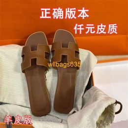 Oran sandales été en cuir pantoufles 2024 nouvelles pantoufles pour femmes vêtements d'extérieur Internet rouge à la mode en cuir véritable pantoufles pour plage Vacat ont logo HBKGN4