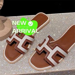 Oran Sandals Summer en cuir d'été Slippées de cuir authentique adaptées aux sandales et pantoufles pour femmes Summer Us NOUVELL