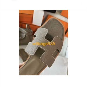 Oran Sandalen Zomer Leren Slippers Zomer Nieuwe Toplaag Koeienhuid Lychee Patroon Olifant Grijze Mop Platte Bodem Sandalen voor Strandvakantie met logo HBTUVC