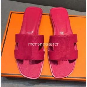 Oranes platte slippers 2024 mode zomer luxe schoenen ontwerper strand lederen brief 35-42 dames sandalen a3sv