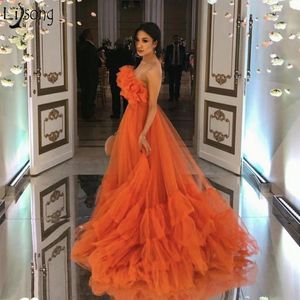 Oranje A-lijn Lange Avondjurken 2021 Ruffled Tulle Strapless Prom Dress vestidos de fiesta Custom Made Party Night Gowns291R