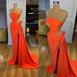 Robe de soirée orange longue formelle 2022 une épaule perlée avec haute fente arabe Dubaï femmes robes de bal robes de soirée C0316286l