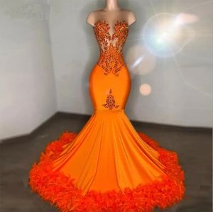 Plumas anaranjadas sirena vestidos de baile 2024 rebordear cristal gillter muchachas africanas escarpados vestidos de fiesta con cuello en o largo vestido de noche aso ebi