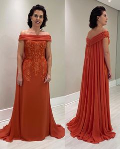 Vestidos de encaje naranja para madre de la novia, vestidos de noche con columna y cuello en el hombro, vestido de invitados de boda de gasa hasta el suelo con capa