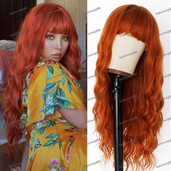 Wig Orange Loose Curly Won avec une frange soignée Hair Fibre synthétique résistant à la chaleur 24 pouces de long Machine complète sans glombée Aucune Lace Remplacement des perruques Fashion Femmes