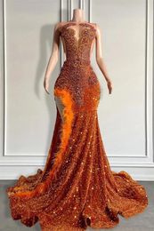 Oranje zeemeermin luxueuze prom -jurken voor zwarte meisjes 2024 Afstudeeravond feestjurken sexy gesplitste veren kralen kristlasvestidos de bal bc18623