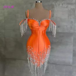 Orange sirène robe à balle courte de luxe Crystal Tassel mini robe de cocktail noir robe de fête de graduation 240517