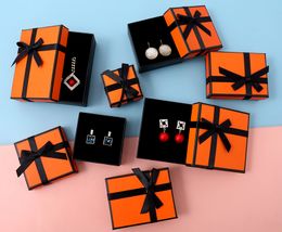 Cajas de embalaje de regalo al por menor de color naranja con encaje Bowknot Tarjeta Folleto Bolsa de asas para joyería Collares Pulseras Llaveros Joyería de moda Accesso