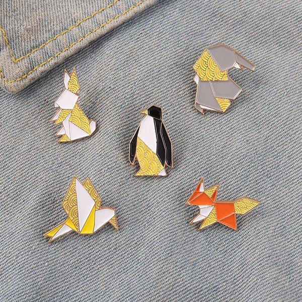 Animales de origami Pin de esmalte personalizado Penguin Bird Fox Rabbit Elephant Broches Insignias para ropa Bolsan dibujos animados