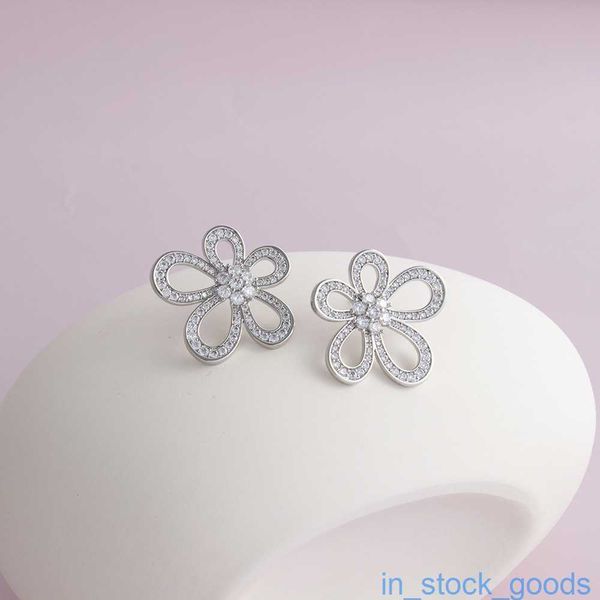 Pendientes originales de la marca High End de 1to1 Pendientes Vanclef Versión coreana Joyería personalizada con aretes de girasol con incrustaciones de circonio simple arete de plata 925