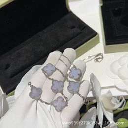 Originele 1to1 Van C-A verkoop nieuwe Hot paarse chalcedoon geluksgras armband modieuze en veelzijdige lichte luxe niche kleurbescherming hoge versie