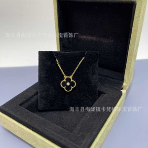 Version originale 1to1 Van C-A Fritillaria blanche trèfle de noël avec collier en diamant pour femmes, plaqué épais, chaîne en os de verrouillage en or rose 18 carats, diffusion en direct YYCU