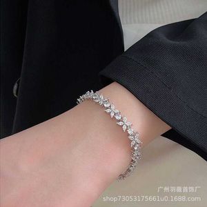 Originele merk volledige diamanten armband ingelegd met hoog koolstofgehalte TFF Celebrity Light Luxury Fashion Womens Advanced Feeling Handwerk
