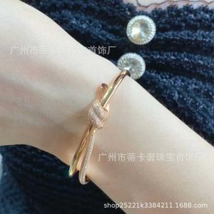 Bracet de la série de nœuds Seiko originale Bracelet Femelle V-Gold Material Gu Ailing Même corde de torsion simple et généreuse avec logo