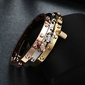 Originele designerkaart Hoge kwaliteit 304L zoete mode strass Lock Dot Liuding roestvrijstalen armband Jewelry5TFJ