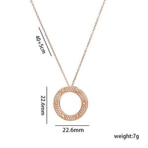 Designer d'origine Carter Big Cake Collier Femelle Sky Full Sky Star Unique Design Light Luxury Round Pendant Titanium Steel personnalisé