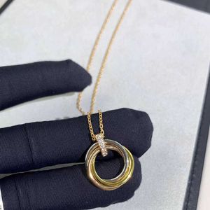 Concepteur d'origine Carter Classic à trois couleurs Collier avec une surface brillante et un pendentif circulaire de chaîne de collier de collier pour femmes