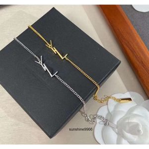 Originele Designer Girls Women Letter Bracelets Elegant Love 18K Gold Bangles y Charm Blacelet Fashion Jewelry Lady Party