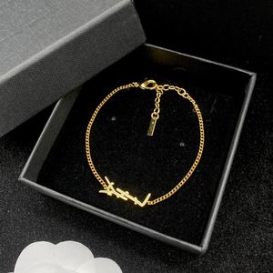 Originele designer Girll Women Letter Armbanden Elegant Love Gold Bangles Y Engrave Brave Bracelet Fashion Jewelry Lady Party