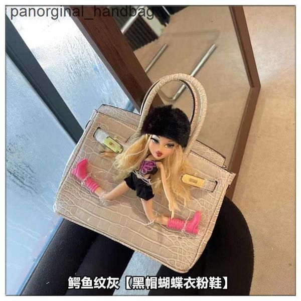 Original H Tote Bag Internet 2024 Nueva celebridad bolso con estampado de cocodrilo parodia Kim Kardashian Betsy muñeca que lleva el hombro DKO4 M5E4