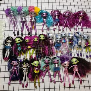 Originele meerdere stijlen kunnen kiezen voor Yuna gedicht Monster Doll Novy Star Doll 20 cm Long Hair Doll met kleding Diy Toy 240418