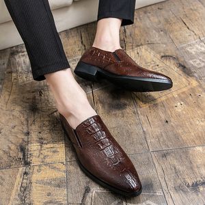 Zapatos originales para hombres, mocasines para hombres, zapatos de cuero de negocios, mocasines tallados con patrón de cocodrilo, zapatos de diseñador de moda de lujo