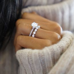Anneaux Sier sterling solides 100% sterling d'origine pour femmes simples solitaires Moisanite Diamond Thin Ring Topaze Gemstone Bijoux Social Rassemblage