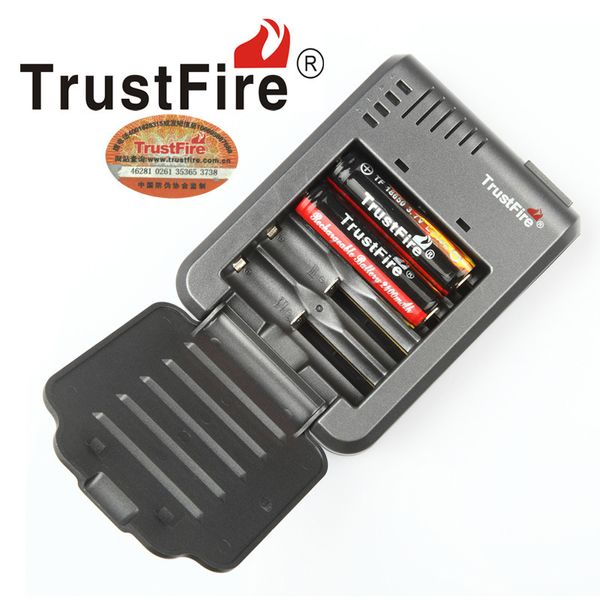 Chargeur de batterie d'origine Trustfire TR003 à 4 emplacements pour 18650 16450 14500 18350 Batteries rechargeables au détail 30 pcs/lot