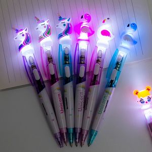 Originaliteit Cute Cartoon Doll Pony Light-Emitting Ballpoint Creative With Light Oil Pennen Student schrijven briefpapier KL0021