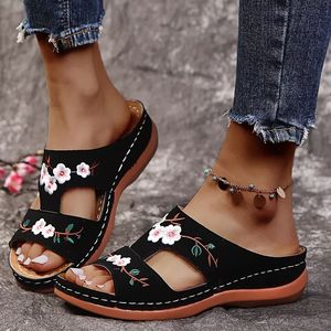 Pantoufles orthopédiques Sandales de coin premium Femmes Summer Summer Open Toe Slipper Vintage Anti Slip Leather Platform Female Female BroideredShoes B