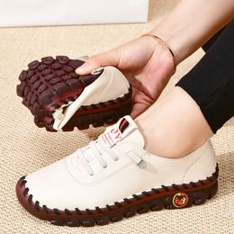 Zapatos ortopédicos informales de primavera para mujer, mocasines planos impermeables flexibles de ajuste ancho para mamá, zapatos de cuero mocasín a prueba de golpes