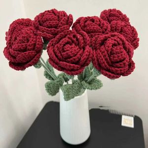 Autres arts et métiers 1pc fleur tricotée rose fausses fleurs bouquet décoration de fête de mariage tricot à la main crochet tissé bouquet de fleurs yq240111