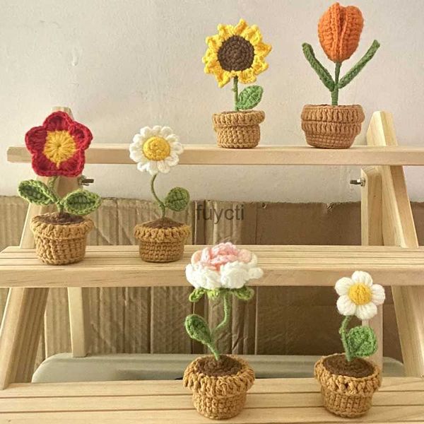 Otras artes y manualidades DIY Tejido a mano Mini flor en maceta Rosa Oficina Escritorio Plantas en maceta ornamentales Hilo de lana Producto terminado Decoración del hogar YQ240111