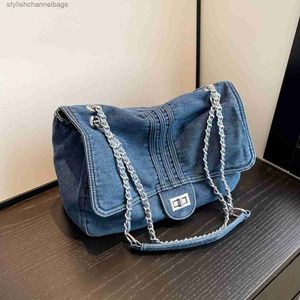 Andere tassen koppelingszakken Stijlvolle denim Tote -tas met grote capaciteit en Turn -Lock Flap -ketting - perfect voor dagelijks gebruik