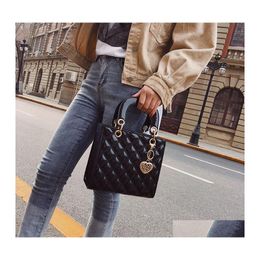 Andere tassen Diamantstrip Women Handtas Vrouwelijke luxe ontwerper Crossbody Body Hoogwaardige leer Shoder Messenger Tote koppelingsportemonnee Dhdhr Cadeau