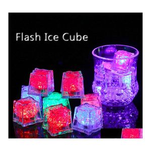 Autres produits de bar Lumières LED en plastique Polychrome Flash Party Light Glowing Ice Cubes Clignotant Clignotant Décoration Club Mariage DBC V Dhjg2
