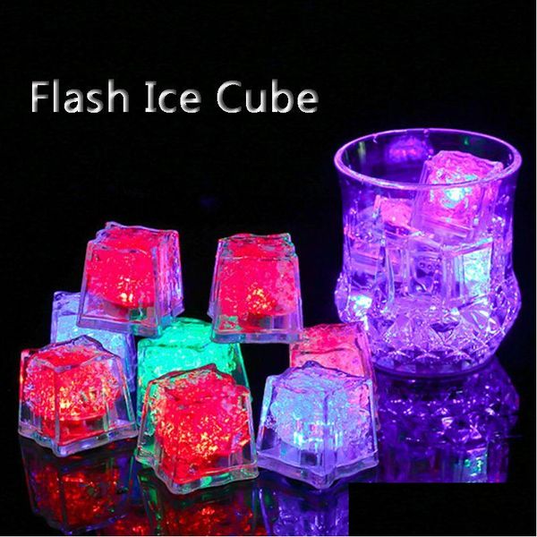 Autres produits de bar Lumières LED en plastique Polychrome Flash Party Light Glowing Ice Cubes Clignotant Clignotant Décoration Club Mariage Dbc V Dhxr4