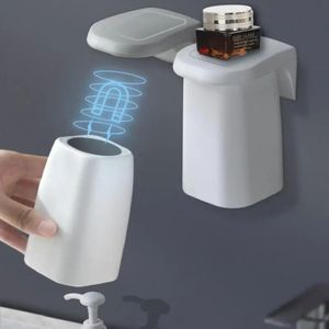 Otro baño Suministros de baño Soporte de pared magnético Gargle Cup Rack Amantes Conjunto familiar Soporte para cepillo de dientes Baño al por mayor Drop 231031