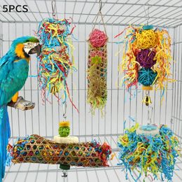 Overige vogelbenodigdheden 5-delig vogelversnipperspeelgoed Kleurrijk papegaaien kauwen foerageerkooi hangend speelgoed voor parkieten dwergpapegaaien parkieten papegaaienspeelgoed 231201
