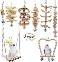 Autres fournitures d'oiseaux 8 PCS / Set à mastication des jouets Swing de perroquet avec une cloche améliorée Creative Wood Standing Hammock Cage