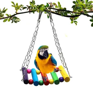 Autres fournitures d'oiseau pont d'échelle Swing en bois coloré avec chaîne en métal et fermoir montée pochette de perruche de perruche