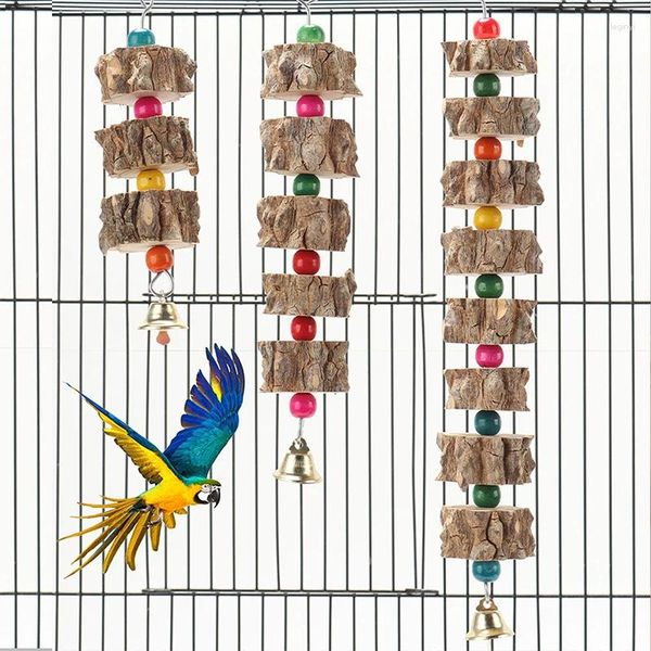 Otros suministros de aves S/M/L Toyos para loros Chew Bit Cage Decoración de la jaula del pico Molilla de madera colorida con pájaros de campana