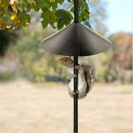 Autres fournitures pour oiseaux Déflecteur à l'épreuve des écureuils pour protéger les mangeoires à poteau extérieur