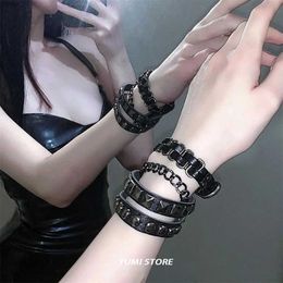 Andere armbanden 2023 Punk Dark Pu armband voor vrouwen Men Hip Hop Rock Chain Multi Layered Bracelet Trend Retro Gotische sieraden Danser AccessorioSL240415