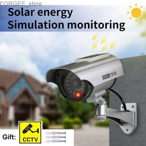 Autres appareils photo de vidéosurveillance Power Solar Model Fake Security Camera de sécurité Caméra de surveillance anti-vol avec une forme de balle imperméable à LED clignotante Y240403